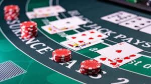 Meja Casino Hold'em dengan dealer langsung di platform to303
